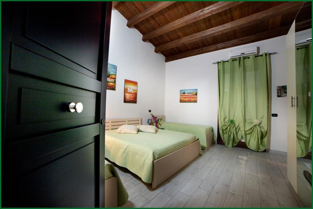 Ai Parchi Dei Parrini Bed and Breakfast Partinico Habitación foto