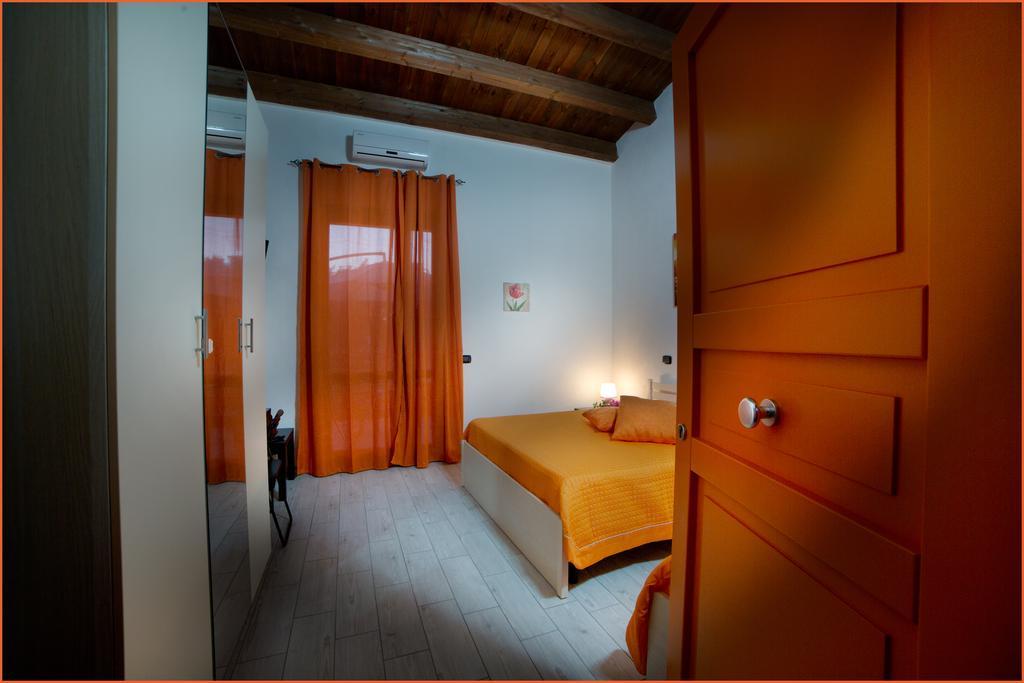 Ai Parchi Dei Parrini Bed and Breakfast Partinico Habitación foto